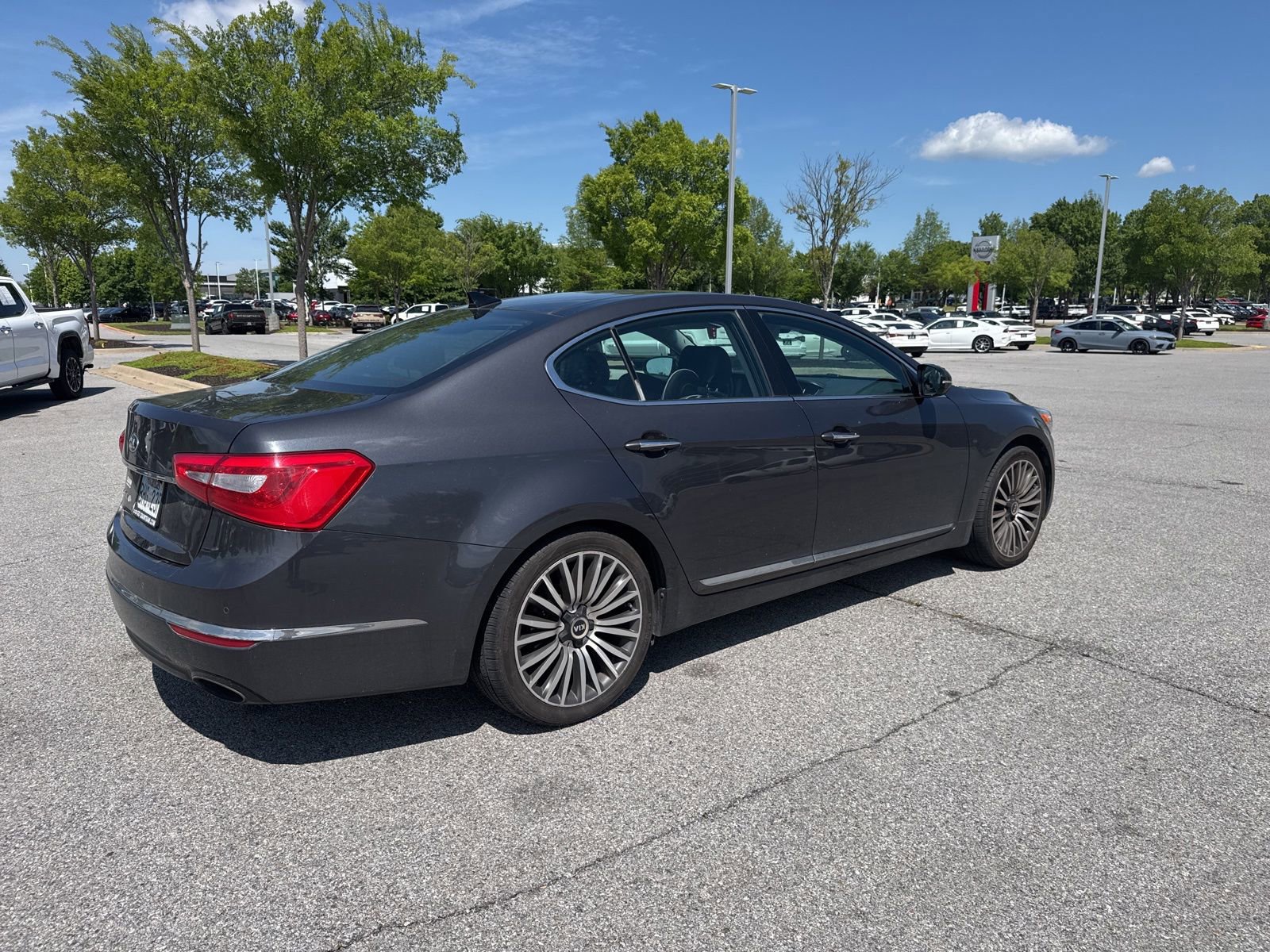 Used 2016 Kia Cadenza Premium w/ Technology Package FWD image 5
