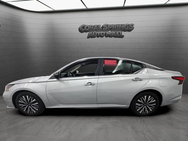Used 2024 Nissan Altima 2.5 SV FWD image 2