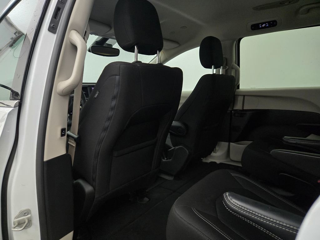 Used 2023 Chrysler Voyager LX image 38