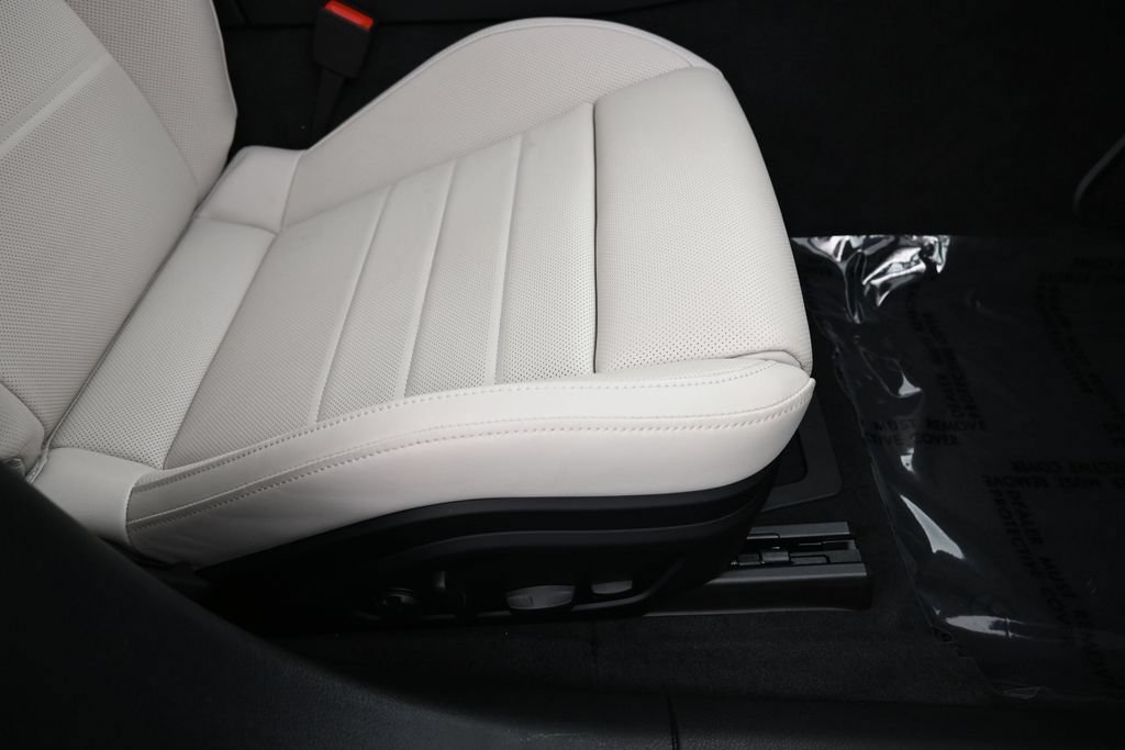 Certified 2026 Porsche Panamera 4 AWD/4WD image 32