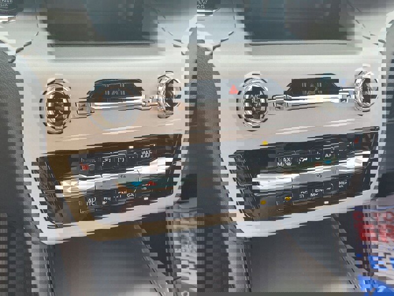 Used 2023 Ford Explorer XLT image 19