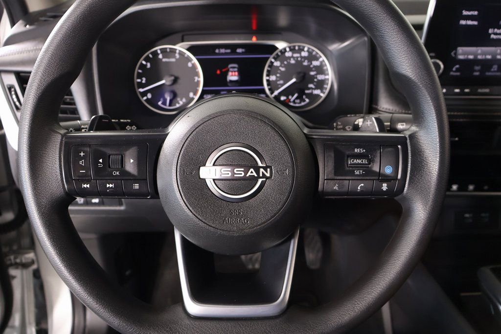 Used 2024 Nissan Rogue SV image 3