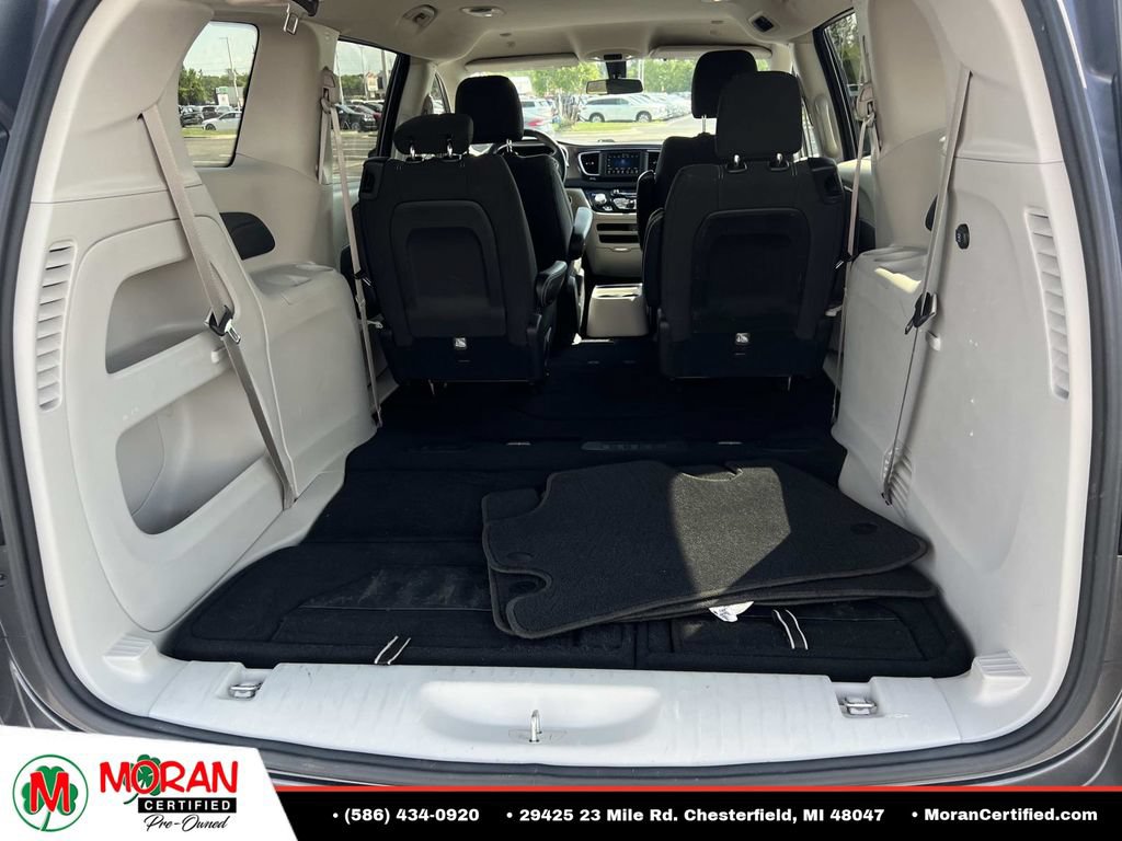 Used 2020 Chrysler Voyager LX FWD image 11