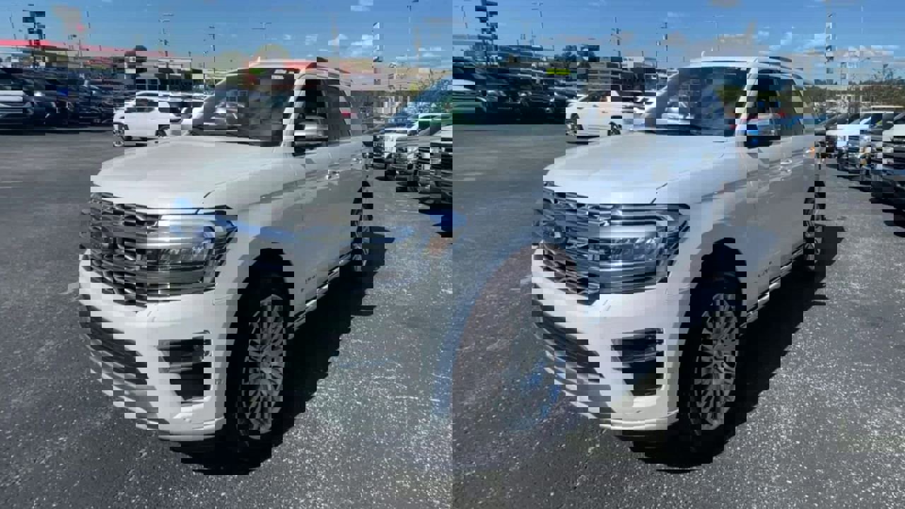 Used 2024 Ford Expedition Platinum image 5