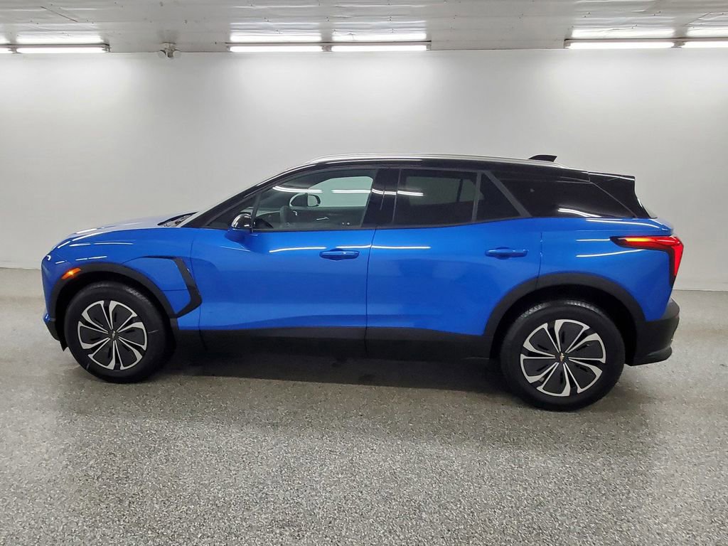 Used 2025 Chevrolet Blazer EV LT FWD image 9