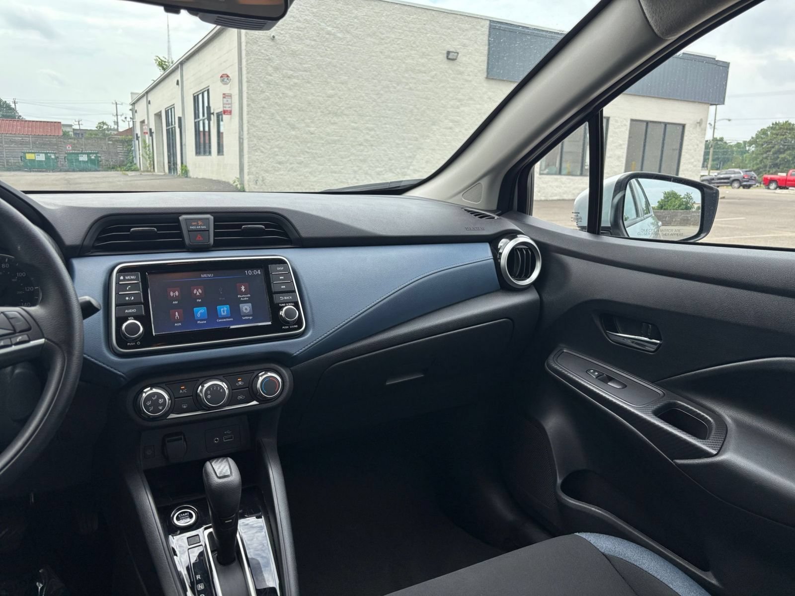 Used 2025 Nissan Versa SV FWD image 34