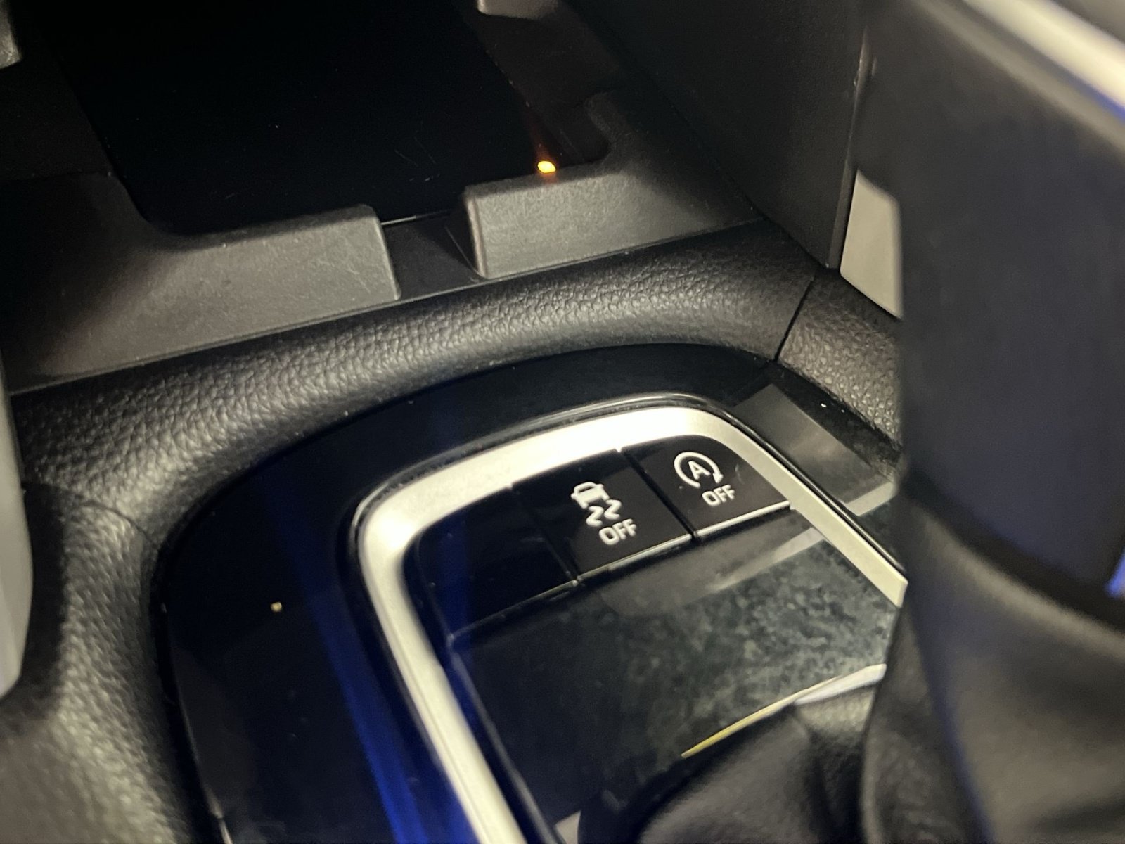 Used 2025 Toyota Corolla Cross LE FWD image 33