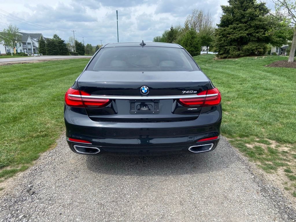 Used 2018 BMW 740e xDrive AWD/4WD image 4