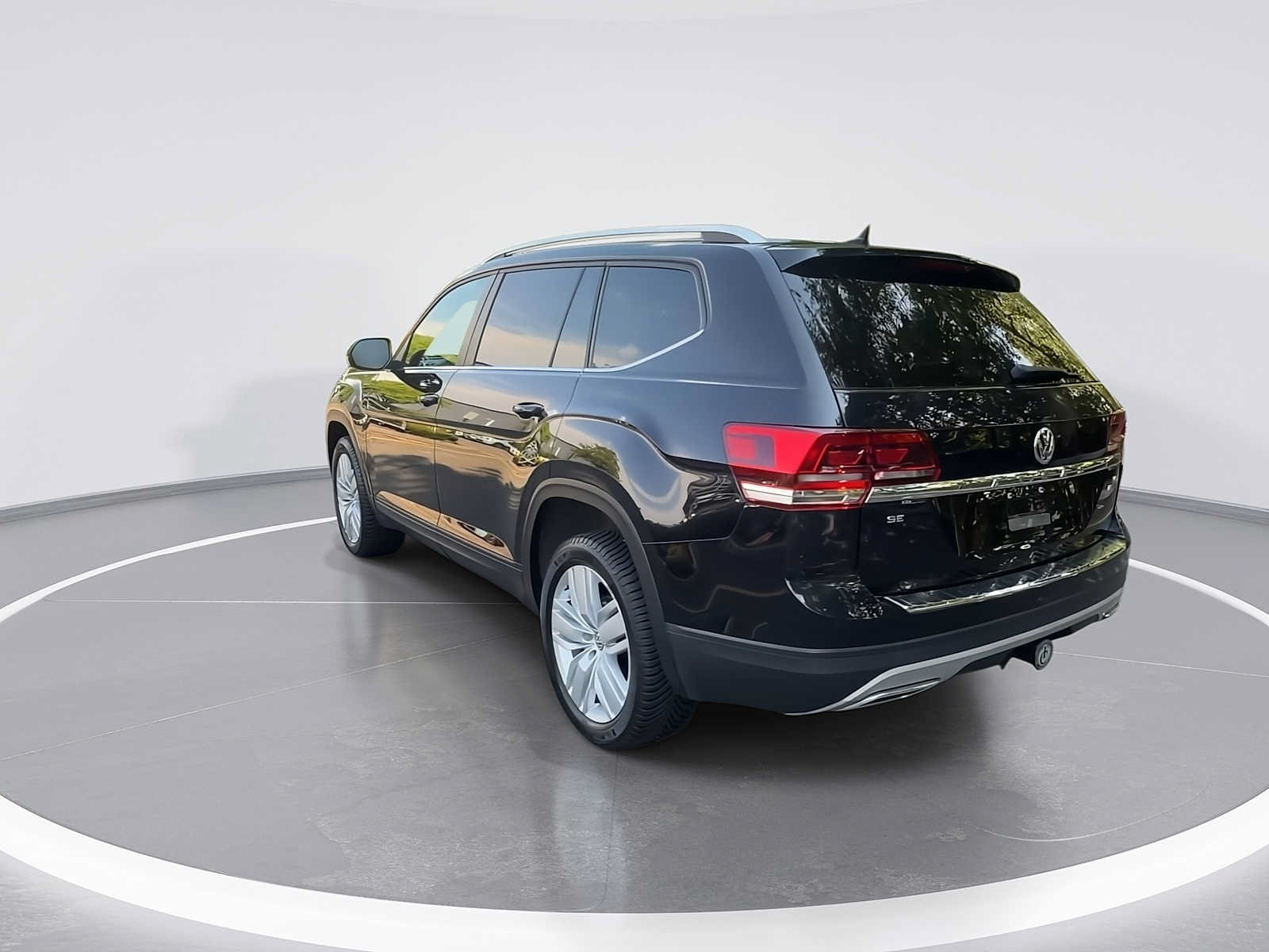 Used 2019 Volkswagen Atlas SE w/ Towing Package AWD/4WD image 6