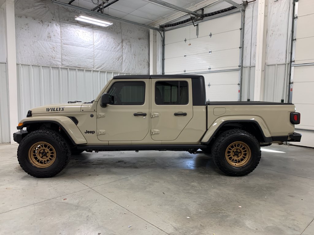 Used 2022 Jeep Gladiator Sport AWD/4WD image 3