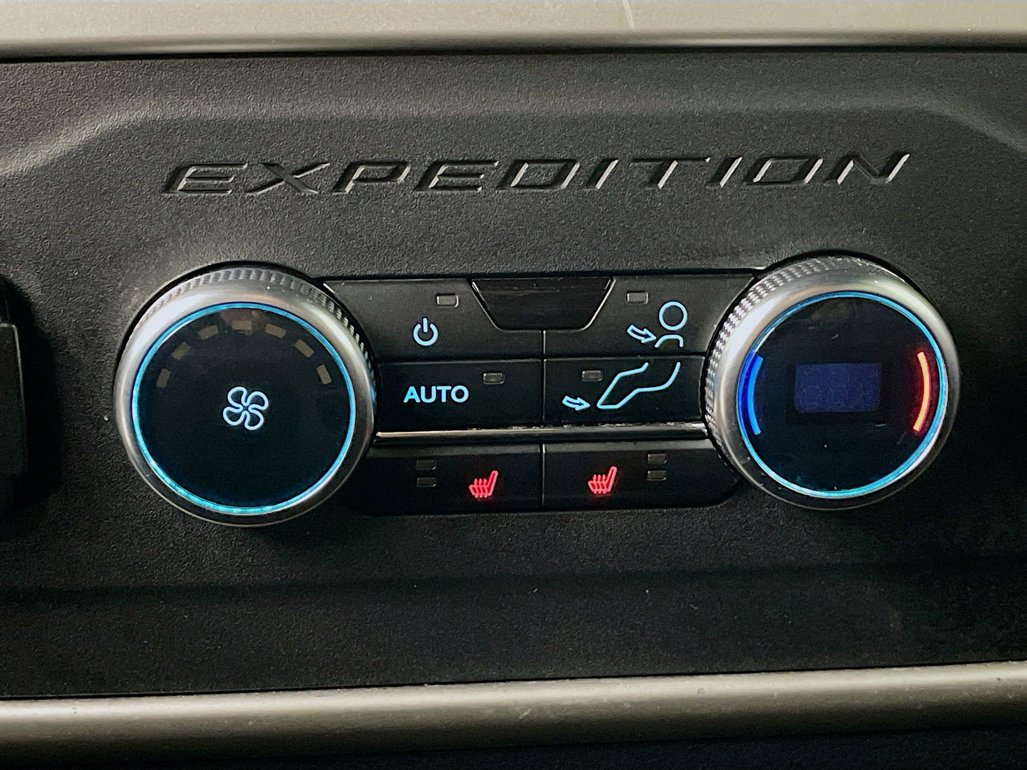 Used 2024 Ford Expedition Limited image 28