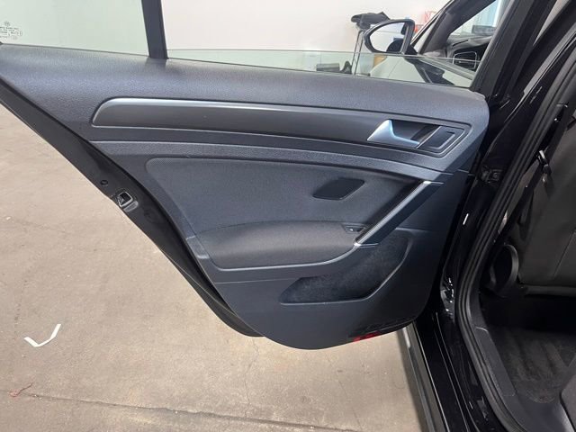 Used 2018 Volkswagen Golf 4-Door image 19