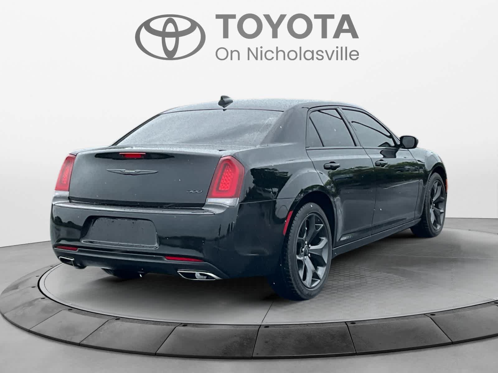 Used 2023 Chrysler 300 Touring w/ Sport Appearance Package RWD image 5