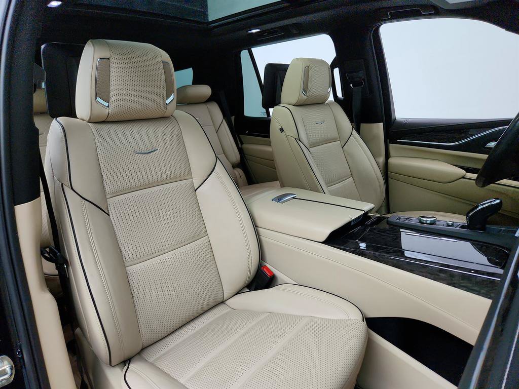 Used 2021 Cadillac Escalade Premium Luxury w/ Driver Assist Tech Package AWD/4WD image 30