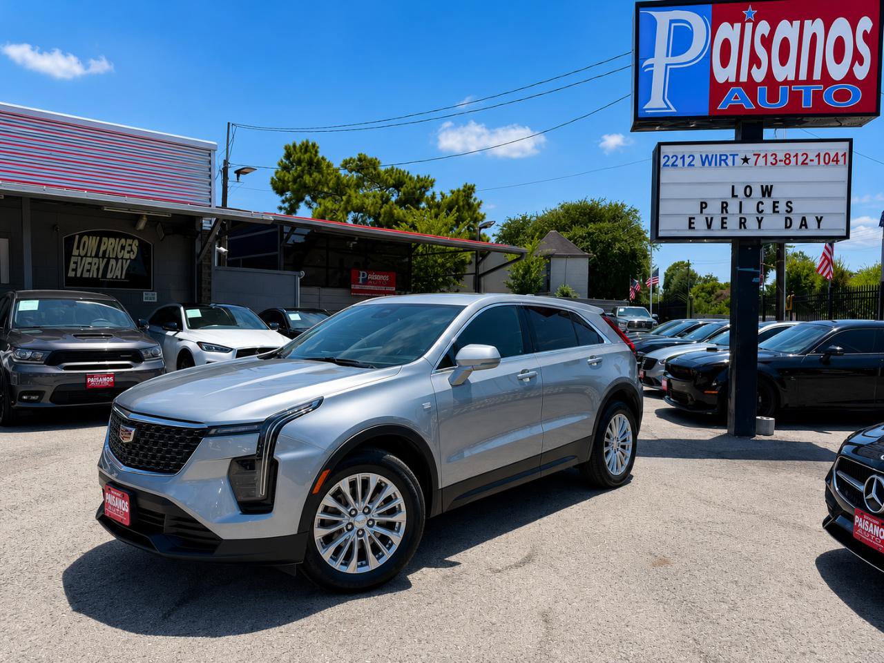 Used 2024 Cadillac XT4 Luxury w/ LPO, Floor Liner Package FWD image 1
