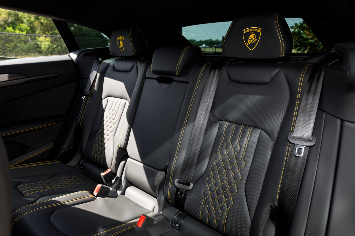 Used 2025 Lamborghini Urus SE AWD/4WD image 40