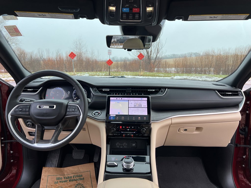 Used 2024 Jeep Grand Cherokee Limited w/ Luxury Tech Group II image 21