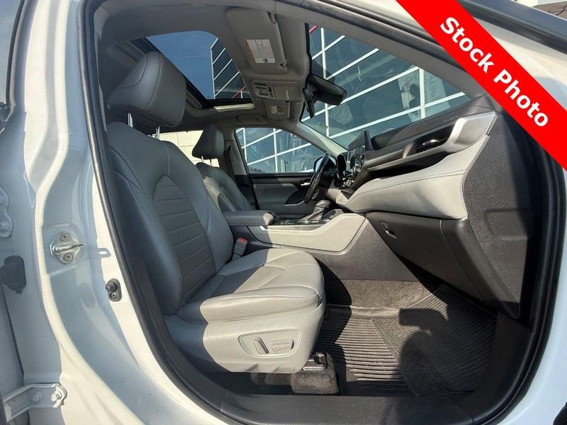 Used 2023 Toyota Highlander XLE image 11