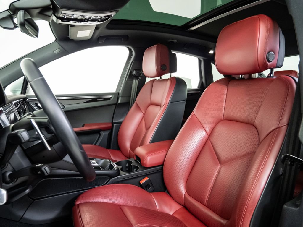 Certified 2023 Porsche Macan Turbo image 5