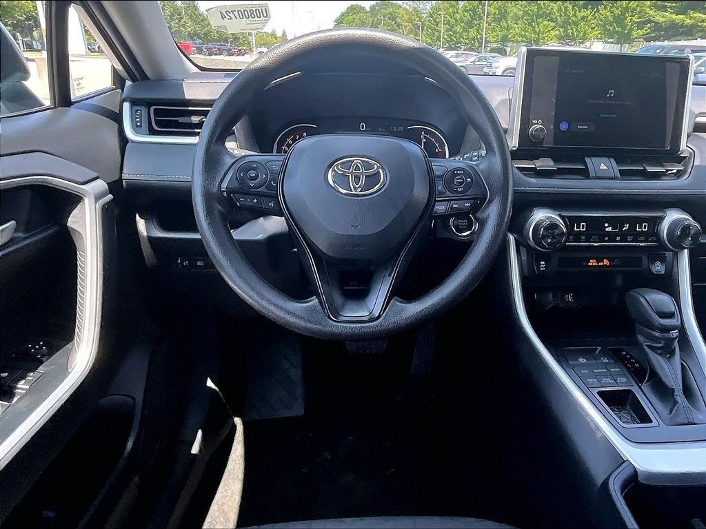 Used 2025 Toyota RAV4 XLE AWD/4WD image 17