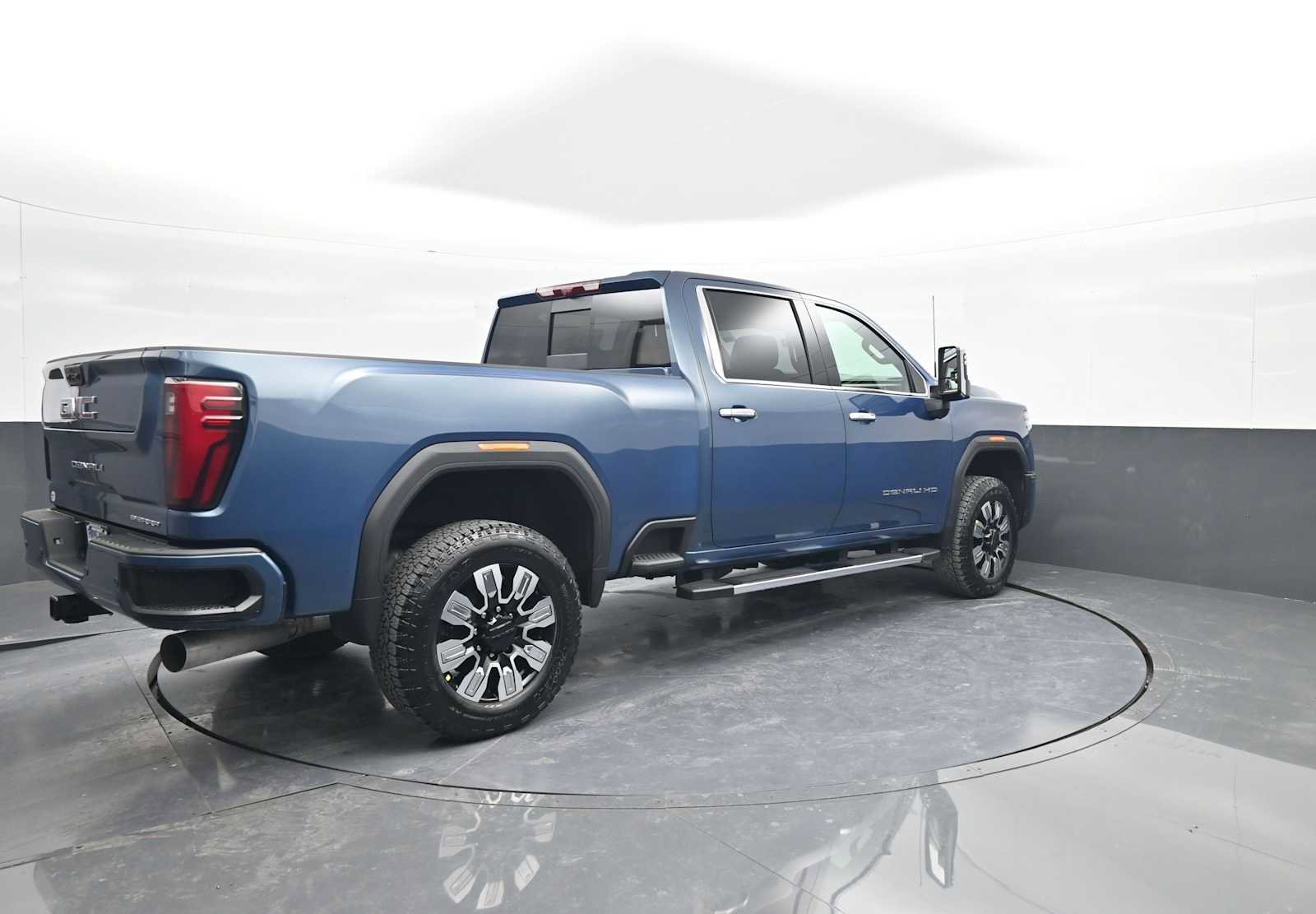 New 2026 GMC Sierra 2500 Denali w/ Denali Reserve Package AWD/4WD image 8
