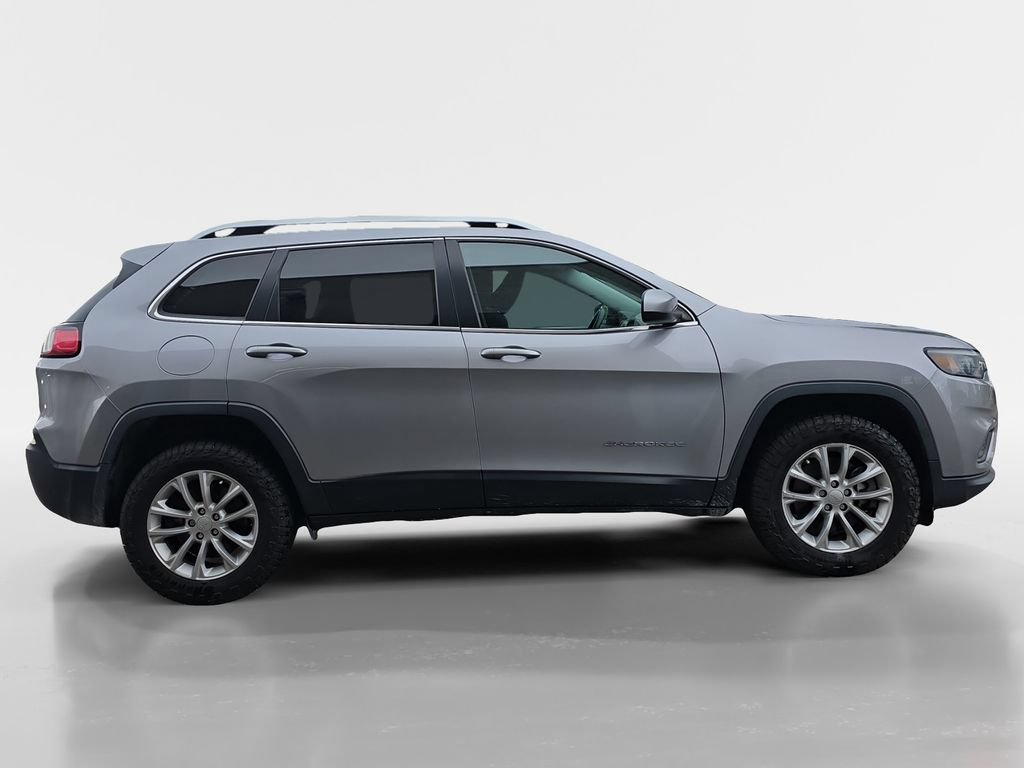 Used 2019 Jeep Cherokee Latitude w/ Cold Weather Group AWD/4WD image 3