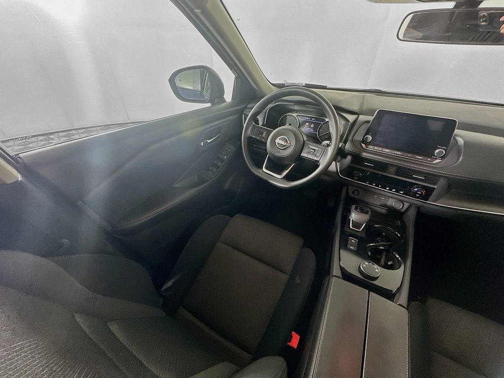 Used 2024 Nissan Rogue SV image 9