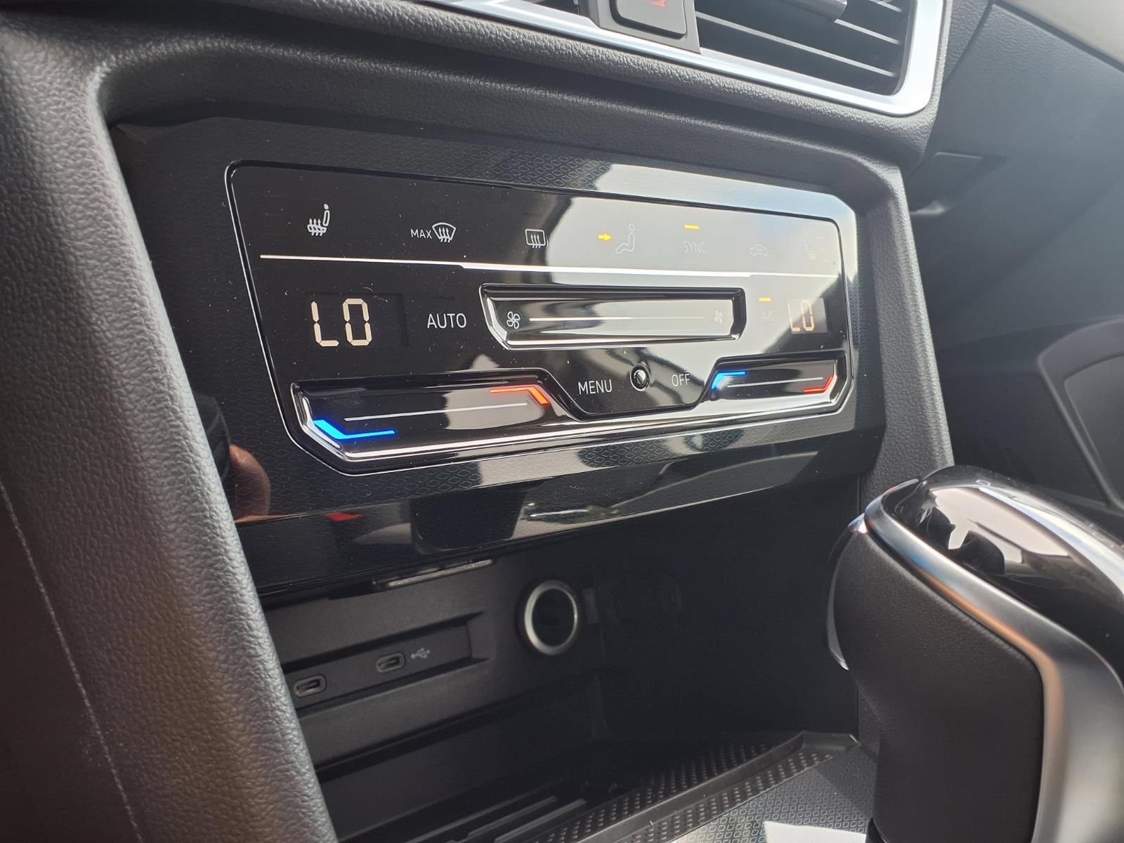 New 2026 Volkswagen Taos SE FWD image 12