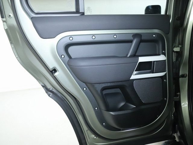 Certified 2022 Land Rover Defender 110 SE AWD/4WD image 13