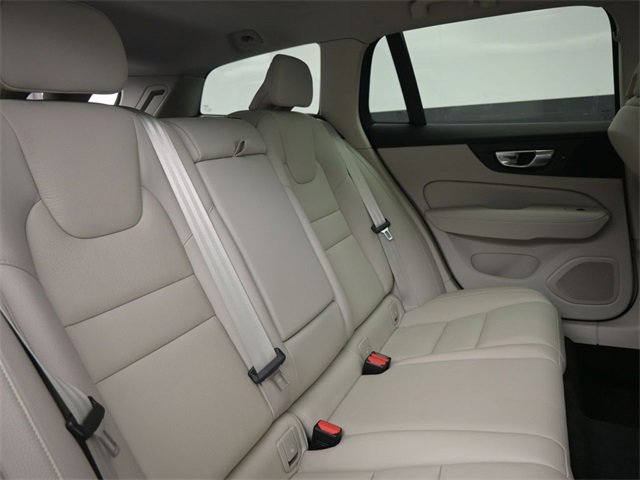 Used 2024 Volvo V60 B5 Cross Country Plus image 32