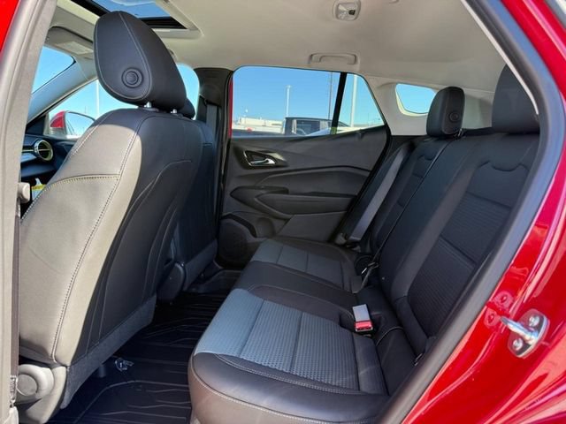 New 2026 Chevrolet Trax LT w/ Sunroof Package FWD image 5