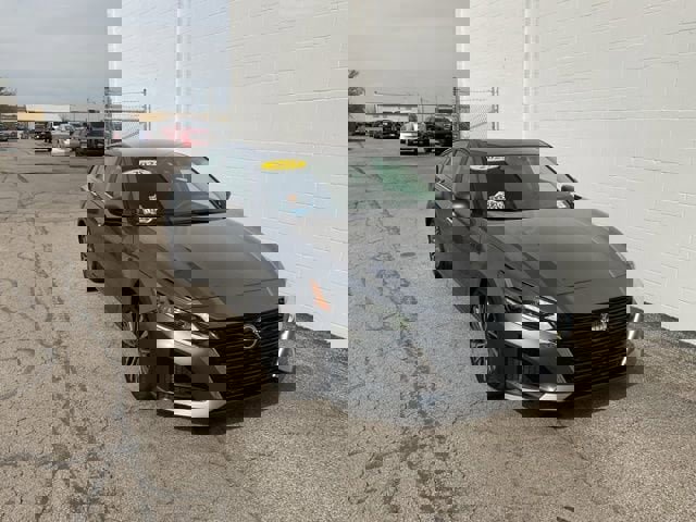 Used 2025 Nissan Altima 2.5 SV image 1