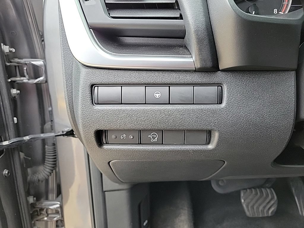 Used 2023 Nissan Rogue SV AWD/4WD image 29