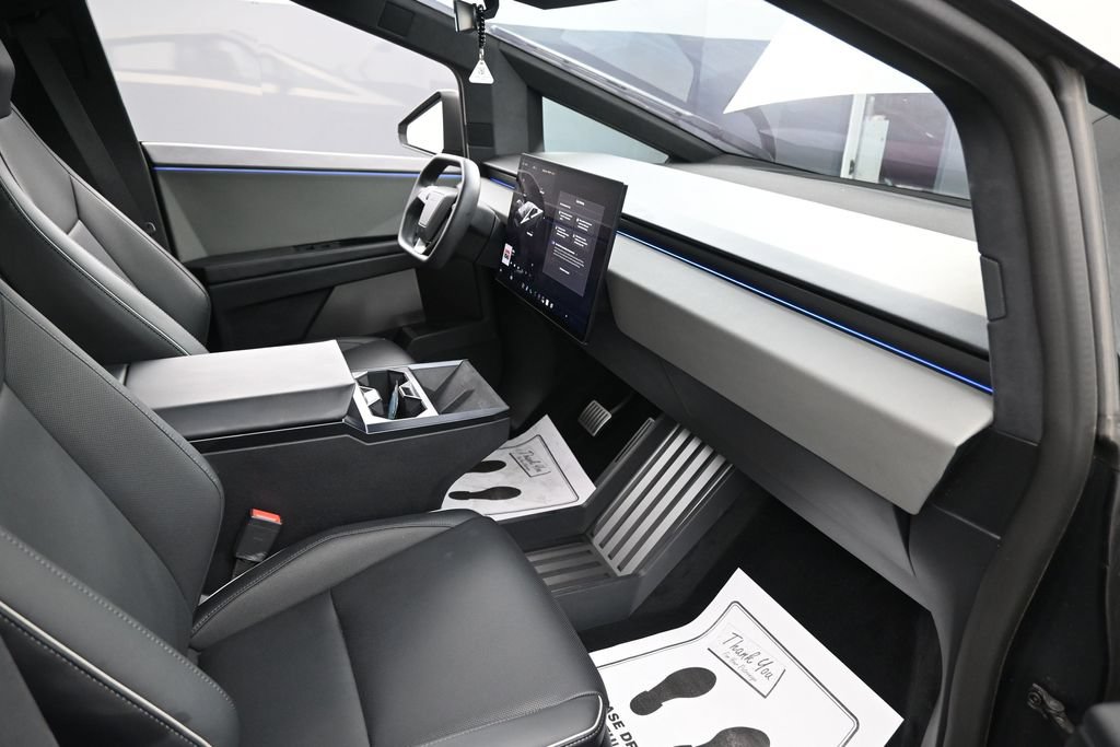 Used 2024 Tesla Cybertruck AWD Crew Cab image 33
