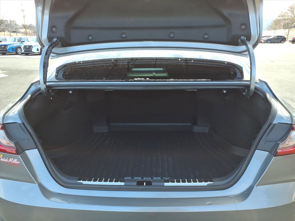 Used 2025 Toyota Camry SE image 9