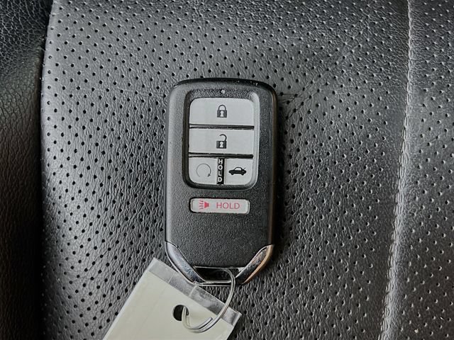Used 2018 Honda Accord Touring image 12