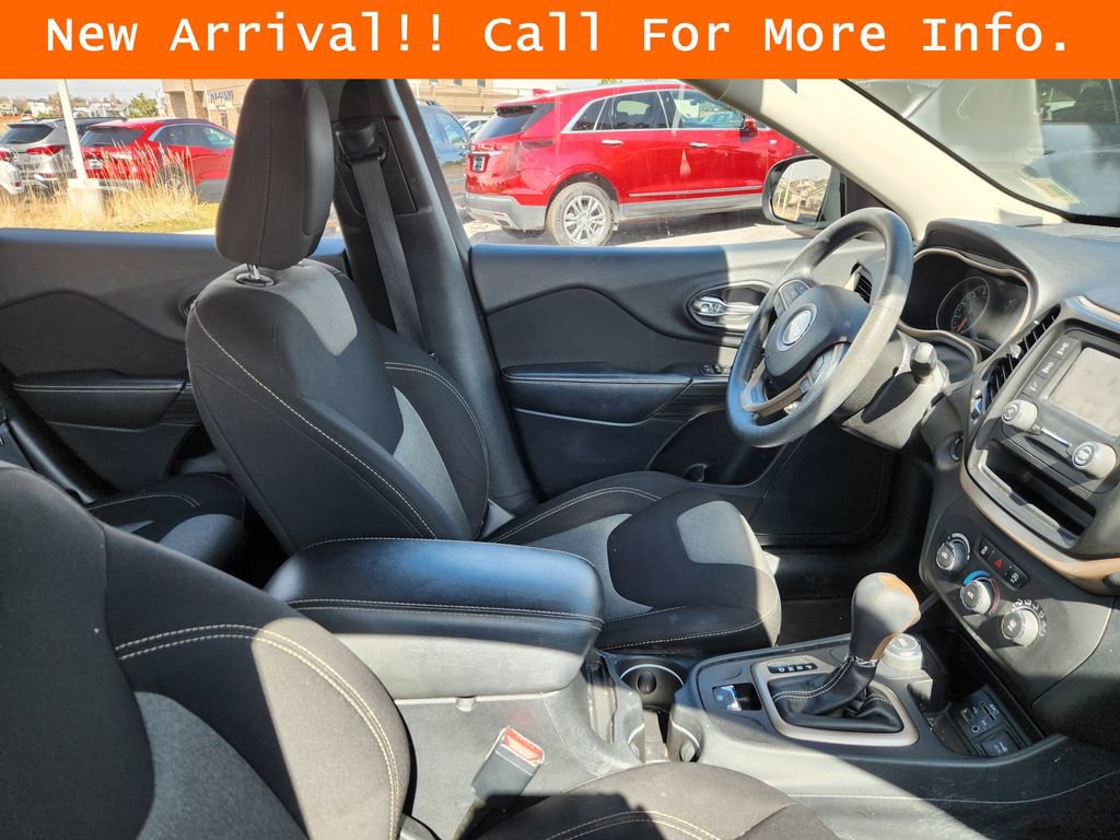 Used 2016 Jeep Cherokee Sport image 9