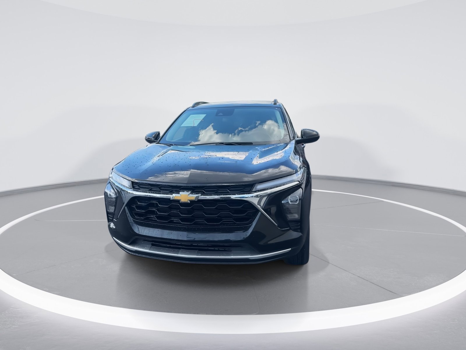 Used 2025 Chevrolet Trax LT w/ LT Convenience Package FWD image 3