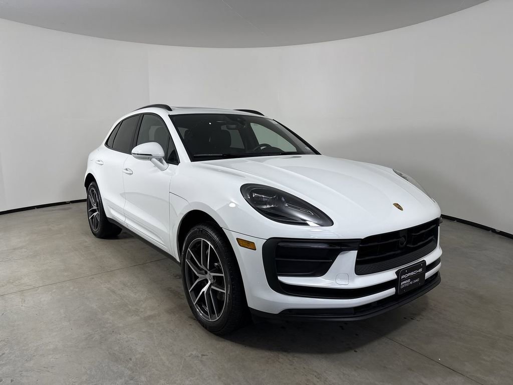 Certified 2025 Porsche Macan image 9