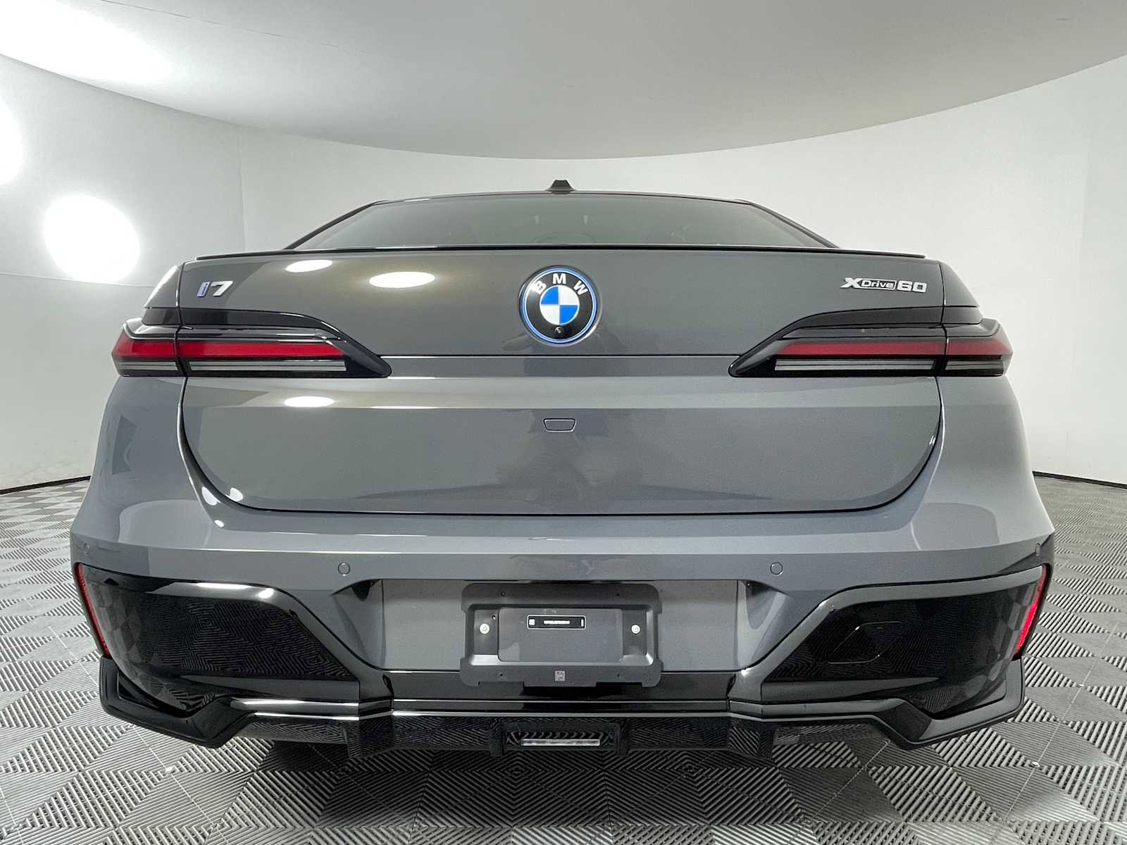 New 2026 BMW i7 xDrive60 w/ Executive Package image 9