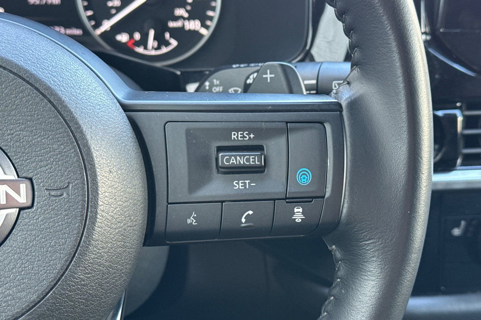 Certified 2024 Nissan Pathfinder SV image 29