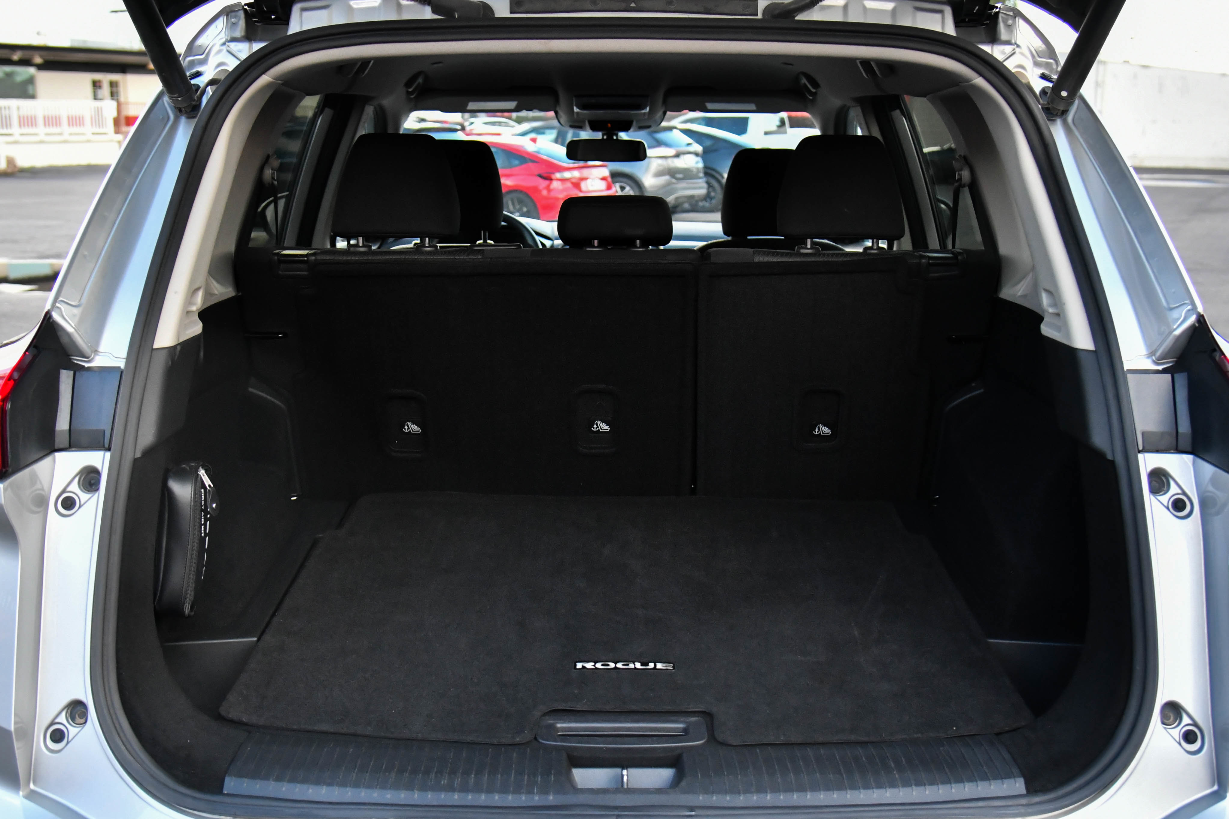 Used 2024 Nissan Rogue SV image 39