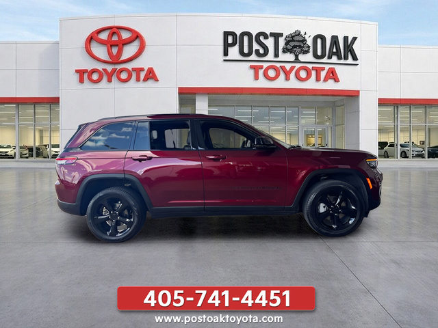 Used 2025 Jeep Grand Cherokee Limited w/ Black Appearance Package AWD/4WD image 12