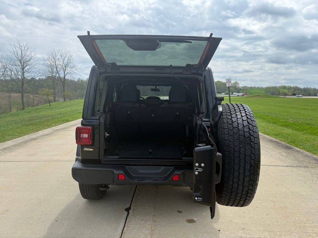 Used 2022 Jeep Wrangler Unlimited Sahara w/ LED Lighting Group image 5