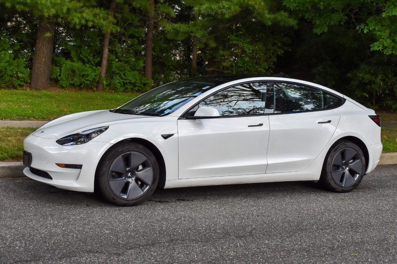 Used 2023 Tesla Model 3 Standard Range RWD image 2