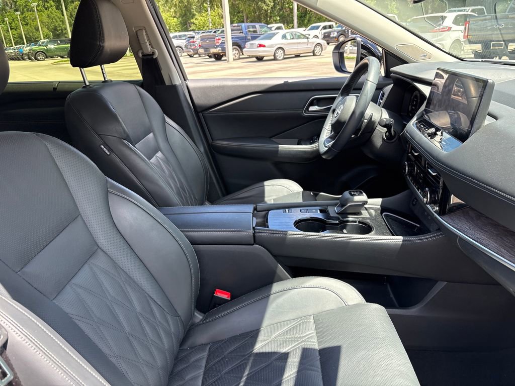 Used 2024 Nissan Rogue Platinum w/ Platinum Premium Package FWD image 28