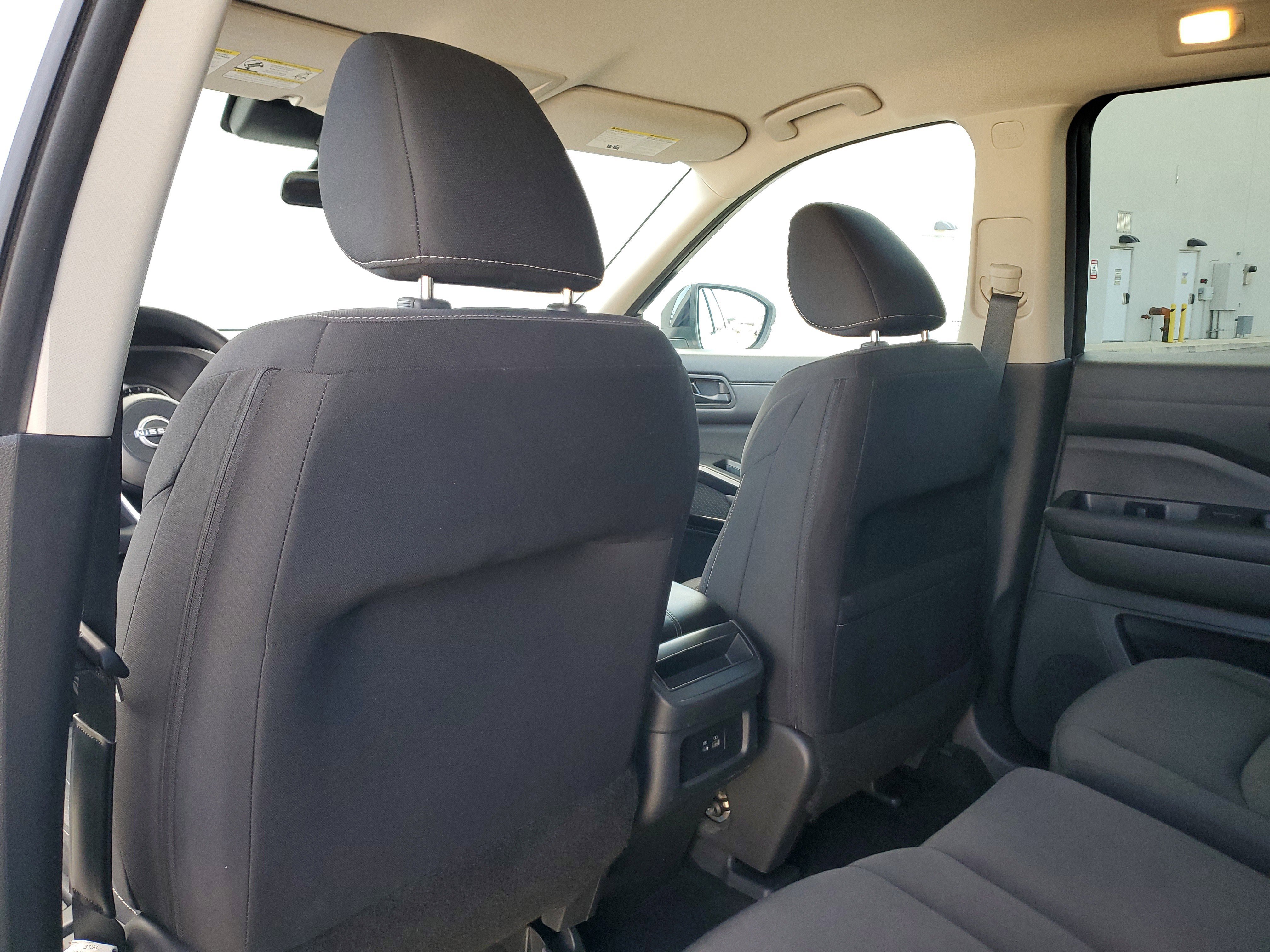 Used 2024 Nissan Pathfinder S image 12