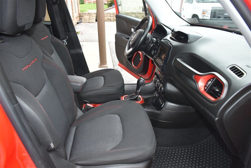 Used 2017 Jeep Renegade Trailhawk AWD/4WD image 29