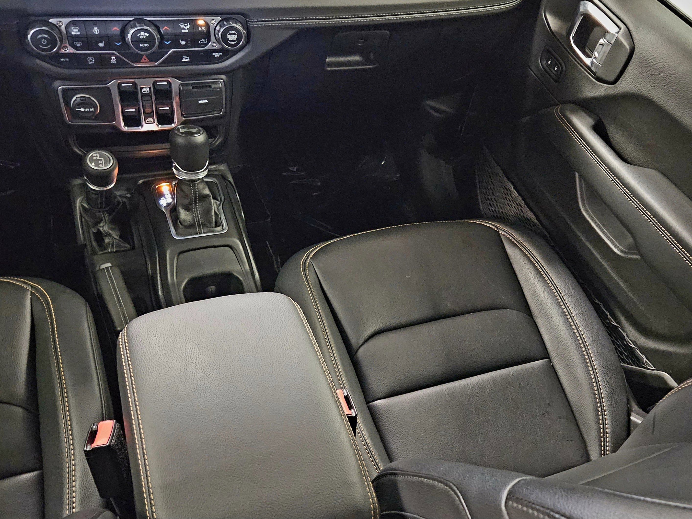 Used 2025 Jeep Wrangler Sahara AWD/4WD image 12