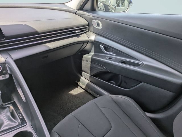 Used 2024 Hyundai Elantra SEL FWD image 17